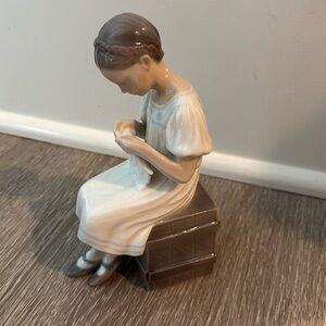 Bing & Grondahl “Grethe Girl Knitting”